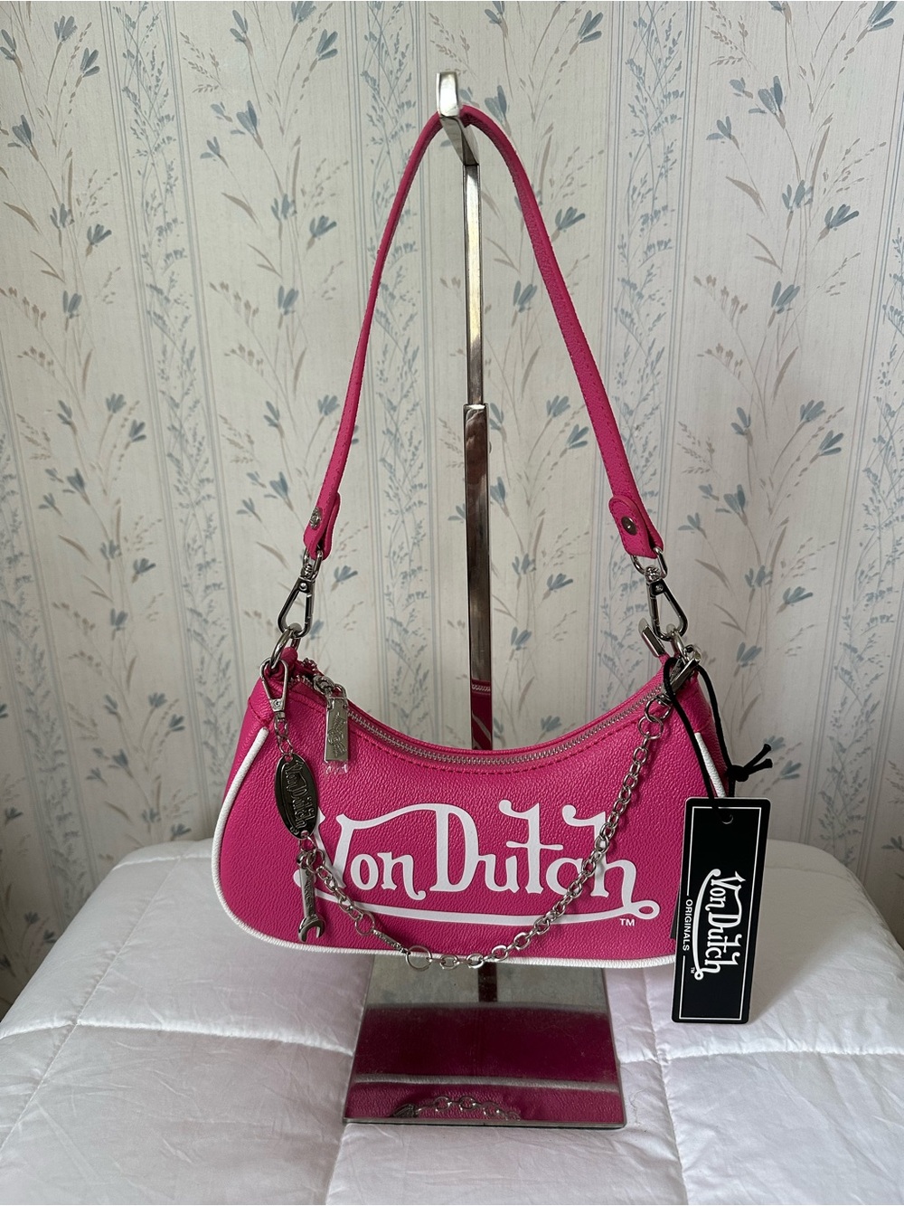 Von Dutch Hot Pink Logo Mini Shoulder Bag - Picture 3 of 10